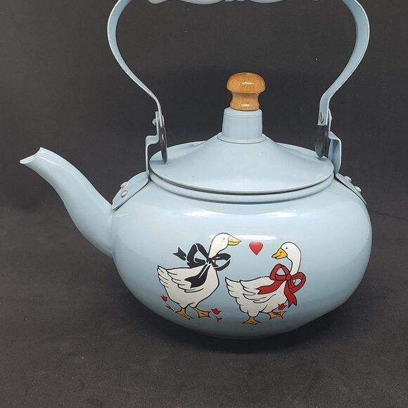 Vintage Enamel Tea Kettle with Country Goose Design and Ceramic Handle - Picture 5 of 8